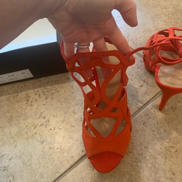 Red saks fifth avenue heels - Picture 3 of 6